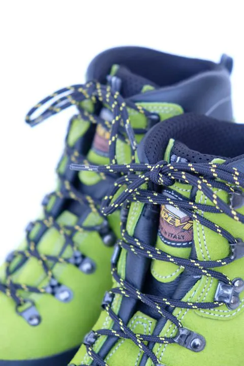 Particolare scarpa montagna